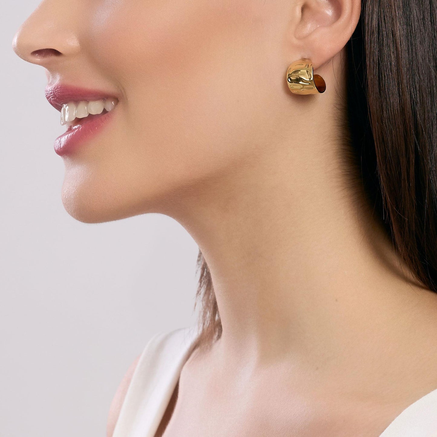 Orecchini Kidult Style donna Semicerchio martellato gold
