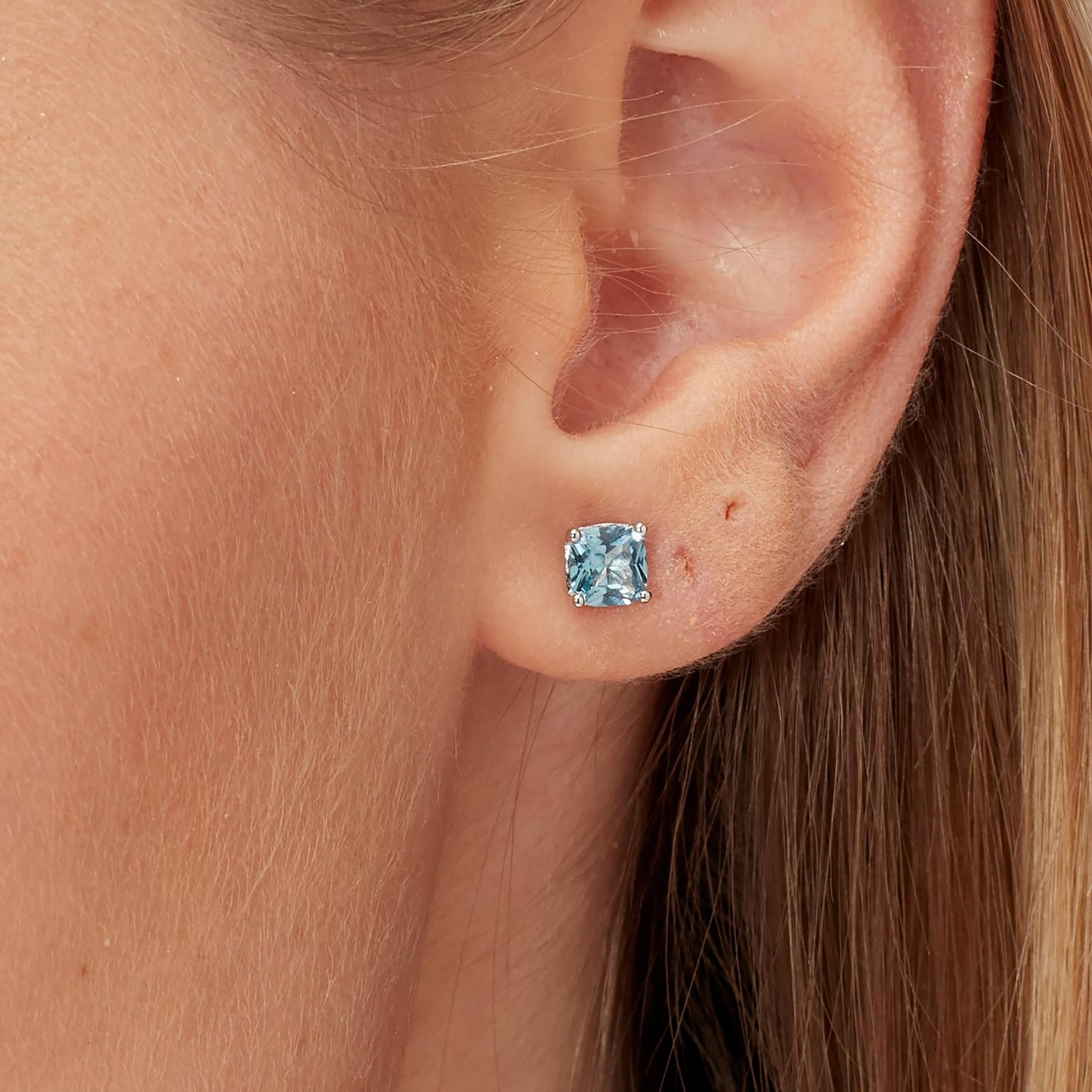 Orecchino argento Fancy light sapphire