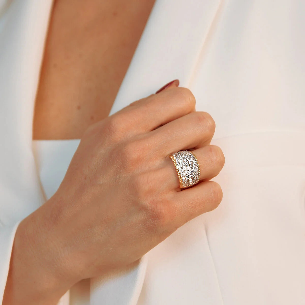 Anello donna Etrusca a Fascia Graduato con Pavé in Cubic Zirconia