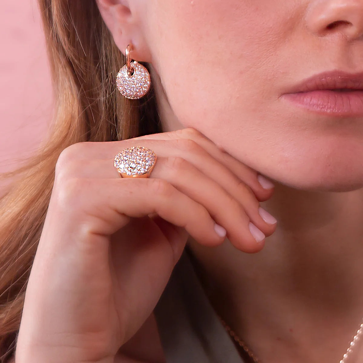 Anello Bronzallure Chevalier con Tondo Pavé in Cubic Zirconia