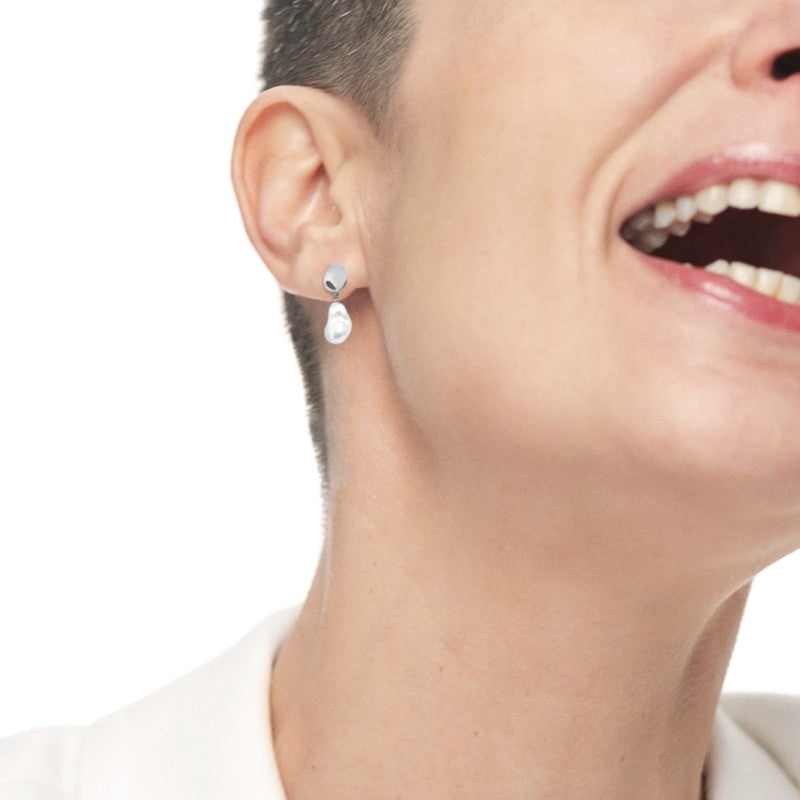 Orecchino Marlù a lobo con perla irregolare