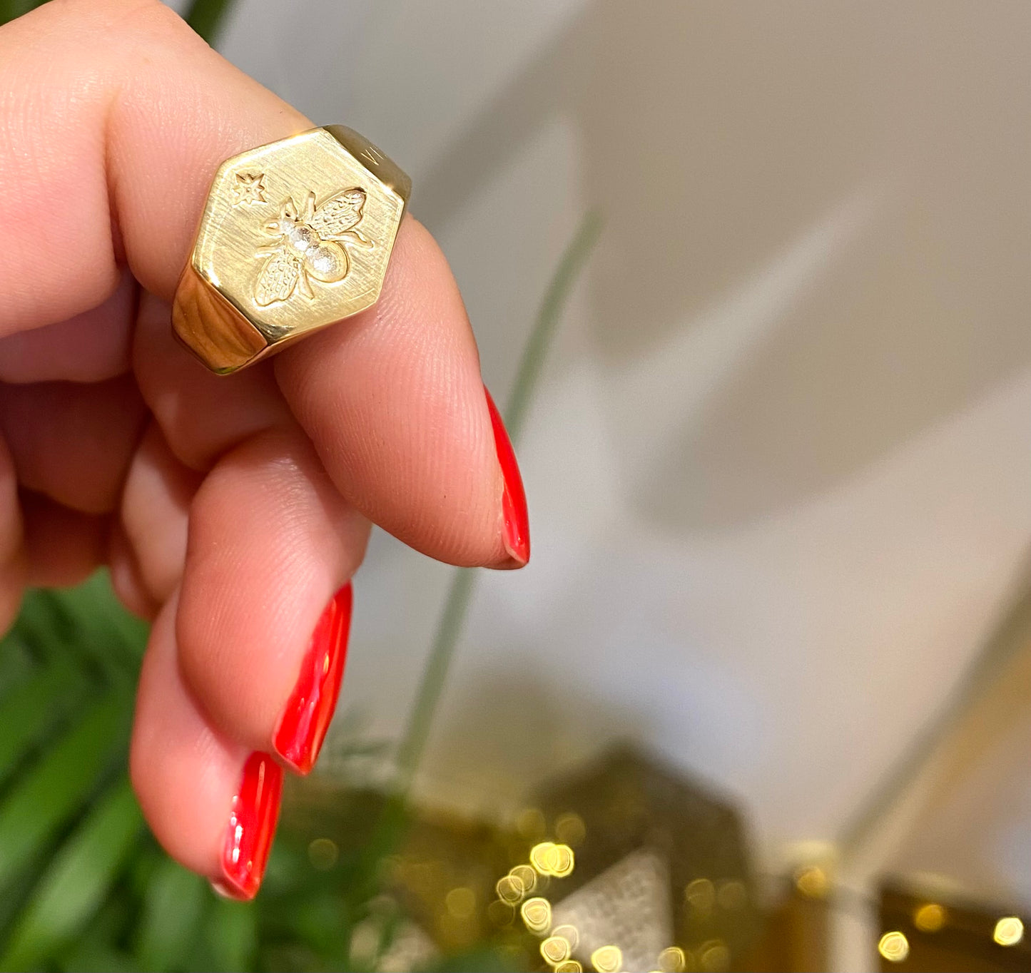 Bee gold ring Vivian