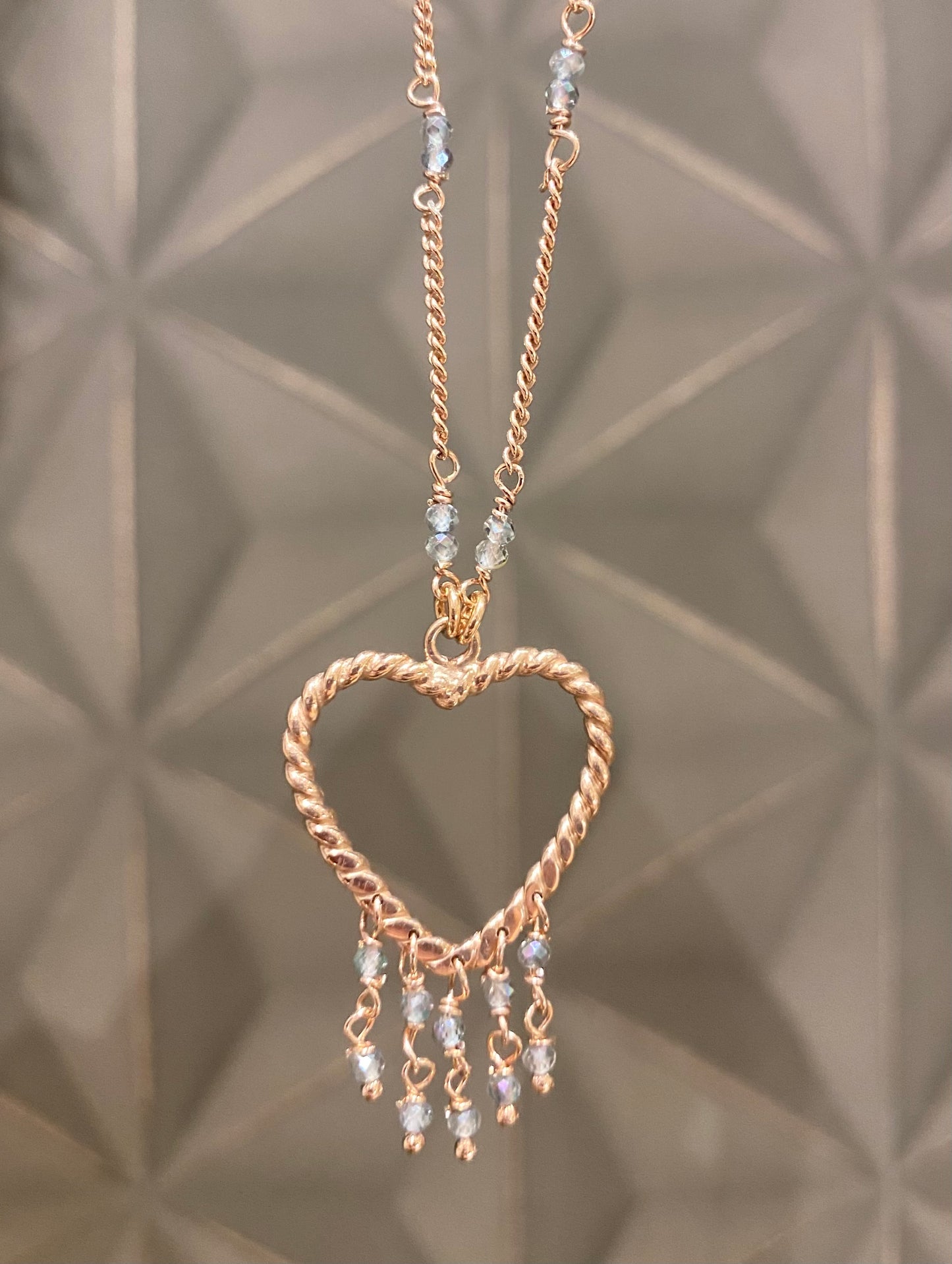 Collana Sacramore con cuore e cristalli pendenti