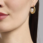 Orecchini Kidult Style 09 Semicerchio gold con perla conchiglia