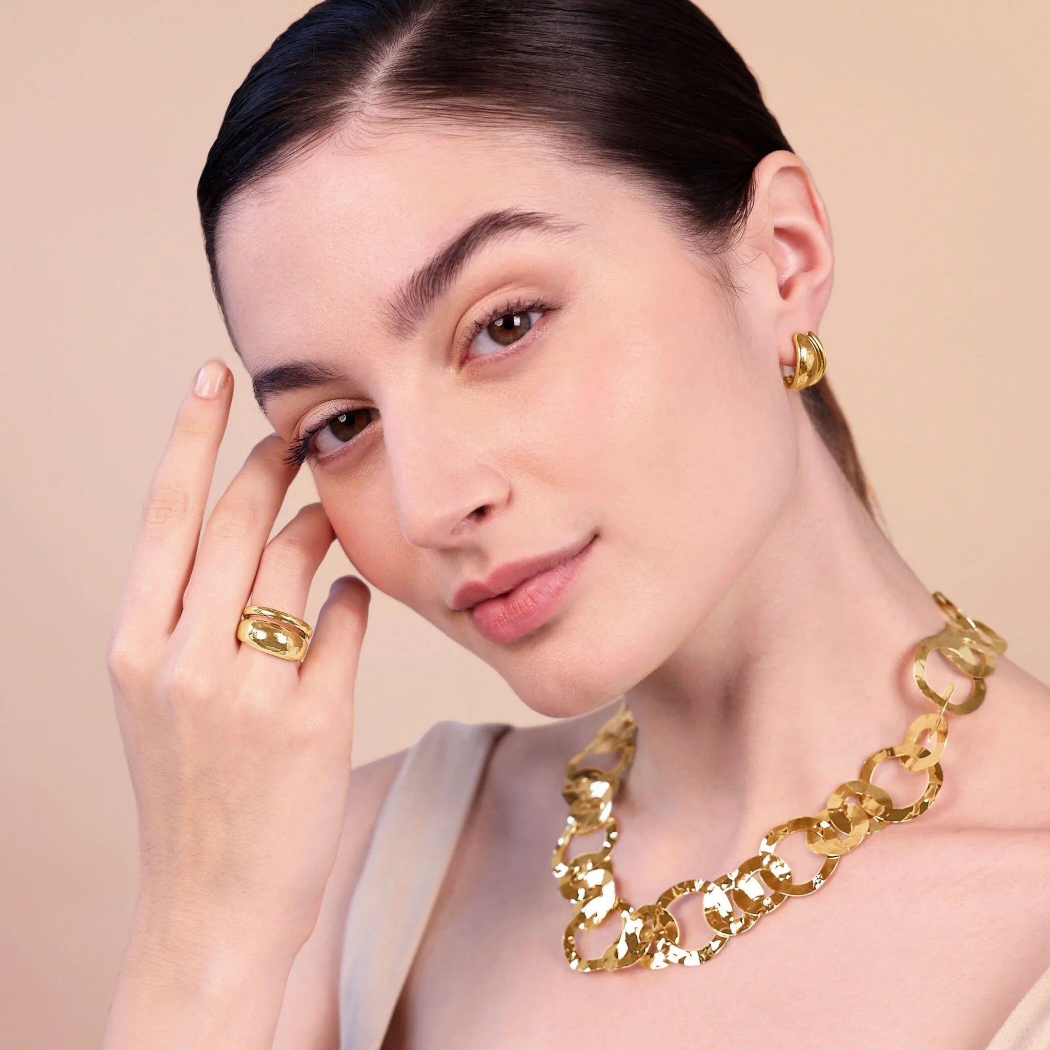 Anello donna Etrusca a Fascia Martellato Design Doppio