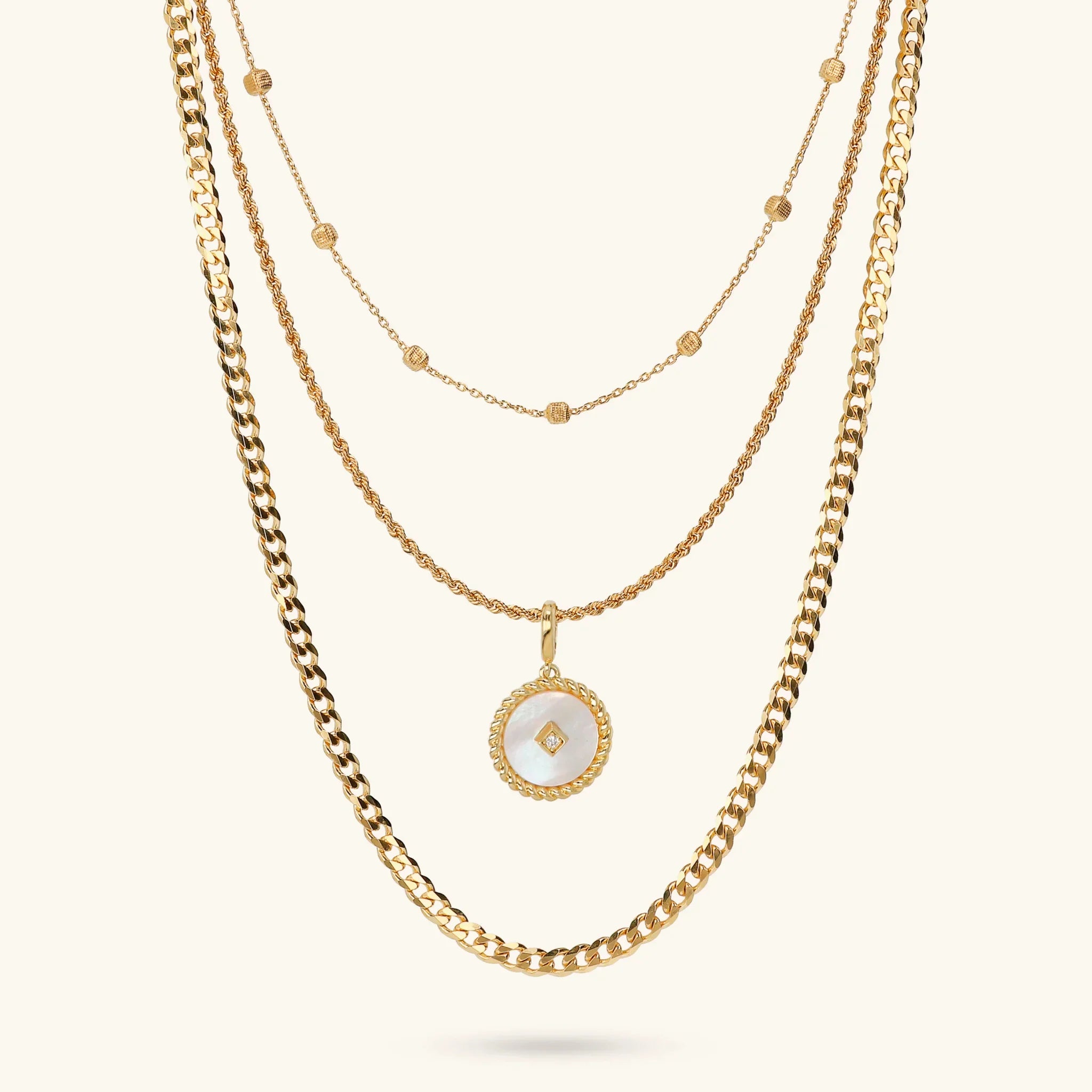 Collana donna Etrusca Multifilo con Pendente Tondo in Madreperla Bianca