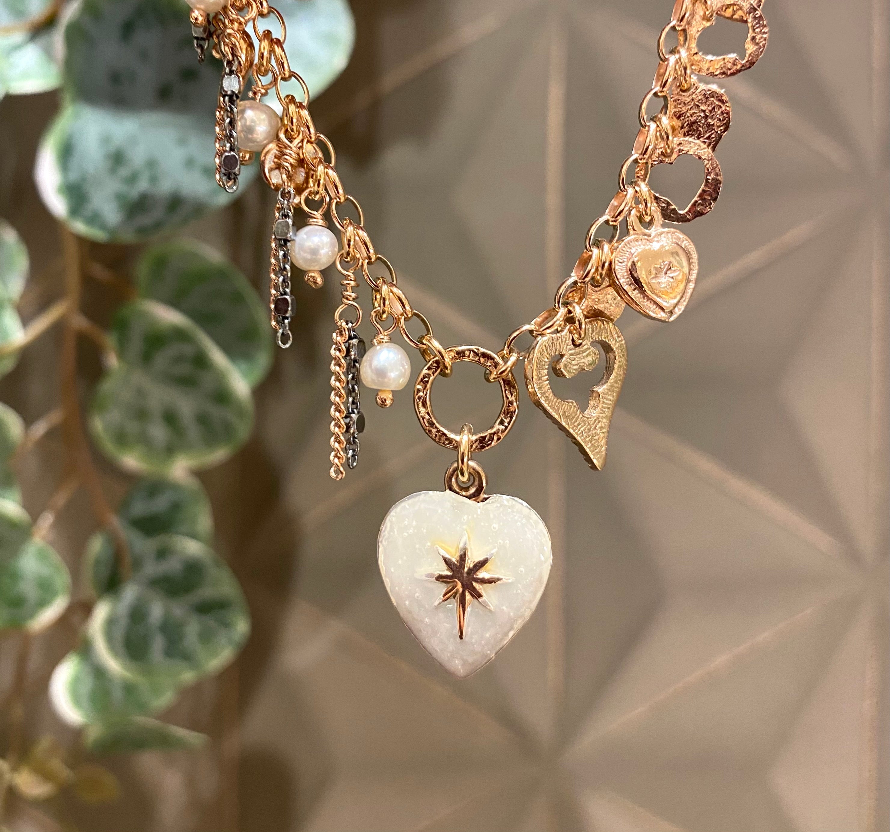 Bracciale Sacramore charms e cuore bianco